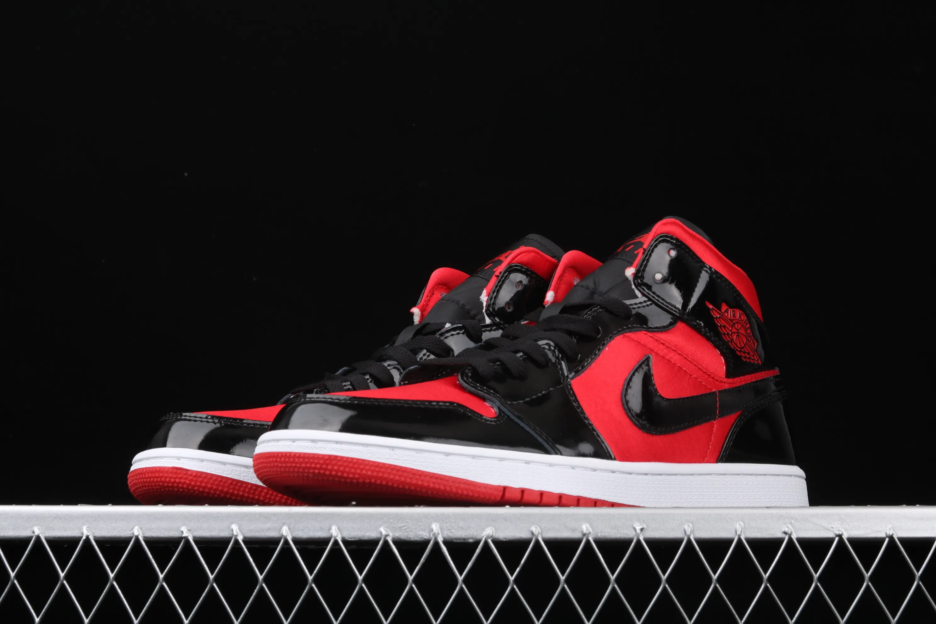 All categories Air Jordan Jordan series basketball shoes Air Jordan 1 Mid Air Jordan 1 Mid WMNS AJ1 Joe 1 black red patent leather silk BQ6472-600